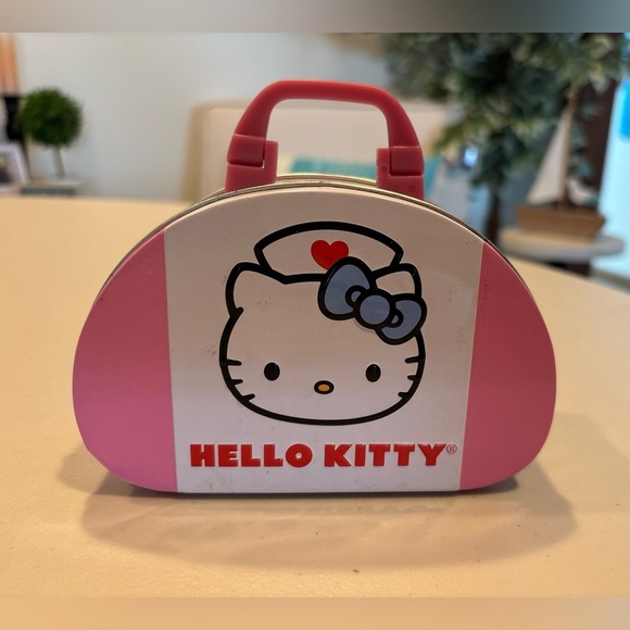 Hello Kitty by Sanrio | 2014 small Nurse Hello Kitty tin. - Picture 13 of 14